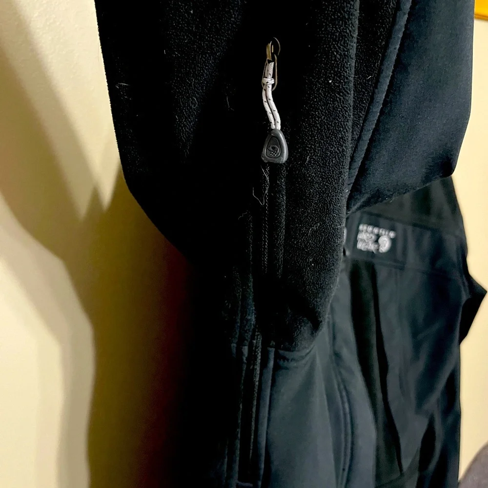 ✨Mountain Hardwear Black Performance Fleece✨ - Picture 3 of 8